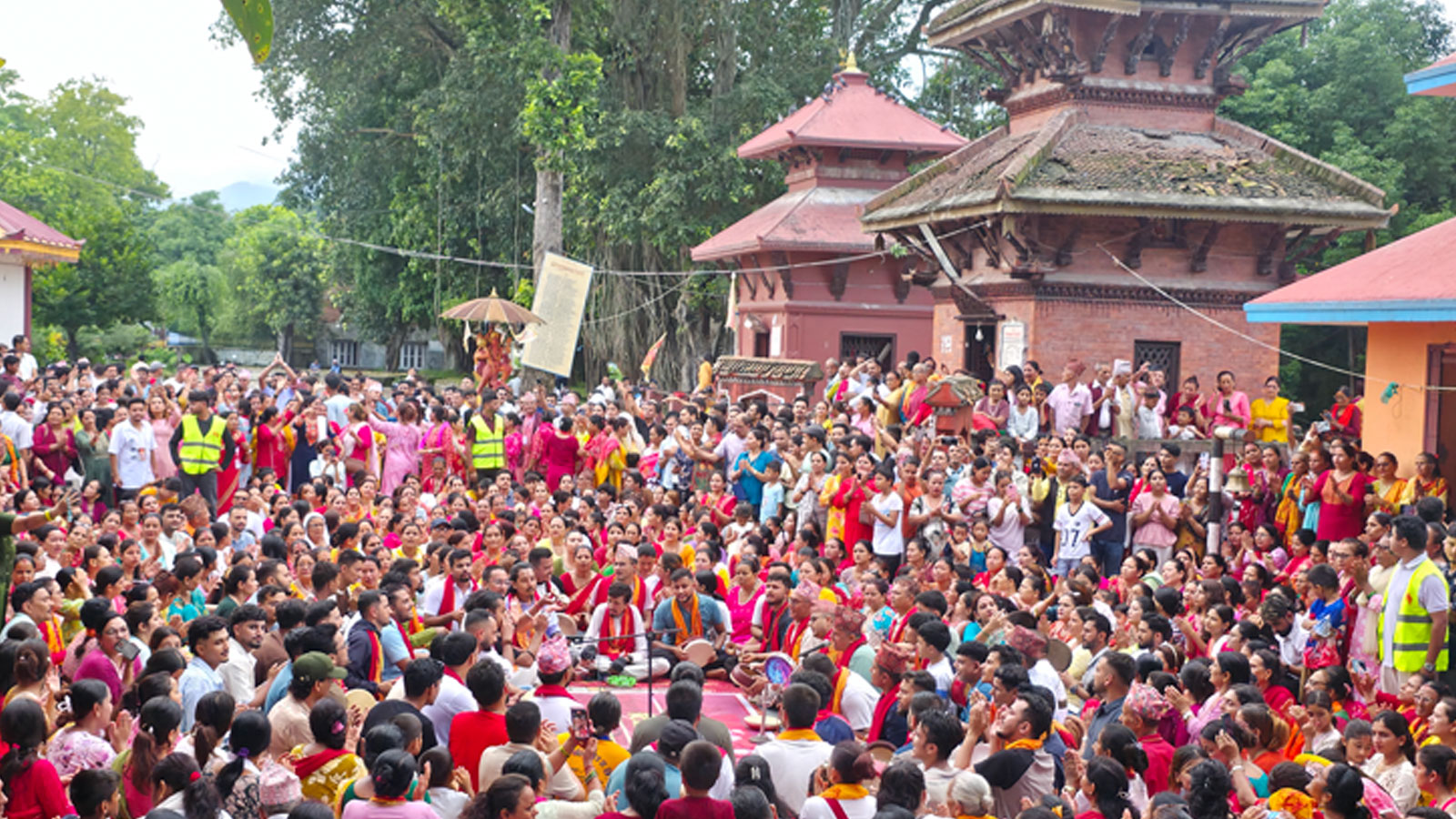 भजनमा रमाउँदै युवा