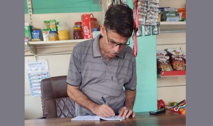 ‘ती मुख्यमन्त्री, यी किराना साहुजी !’ ‘ती मुख्यमन्त्री, यी किराना साहुजी !’