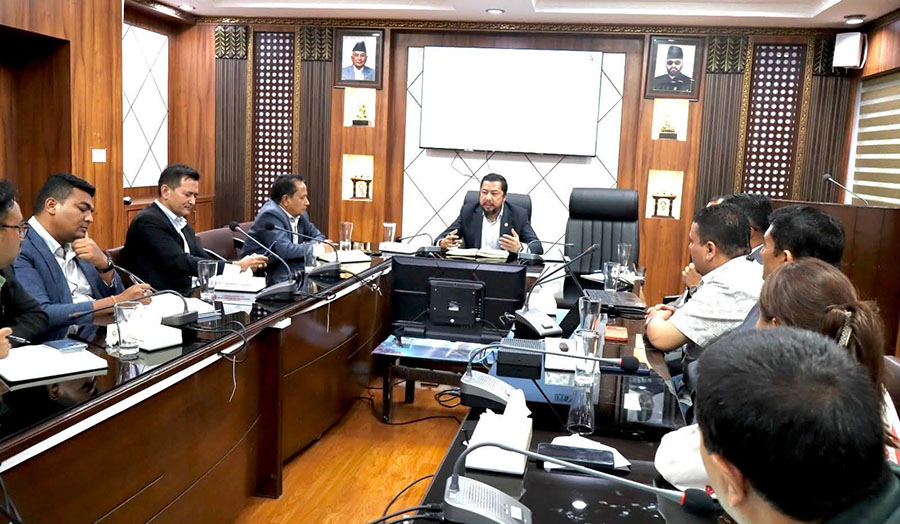 उर्जामन्त्रीद्वारा इपानका पदाधिकारीहरुसँग छलफल