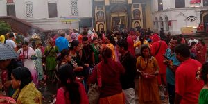 साउनको दोस्रो सोमबार : पशुपतिनाथमा बिहानैदेखि भक्तजनको लर्काे