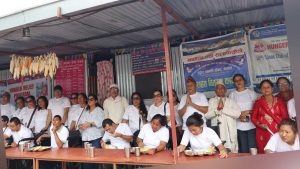 विशाल मिलन वैज्ञानिक योगको परोपकारी कामः फरक क्षमताका व्यक्तिलाई भोजनसहित टी–सर्ट वितरण