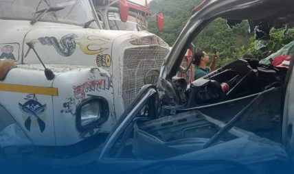 चारवटा सवारी साधन एकआपसमा ठोक्किँदा तीन जना घाइते