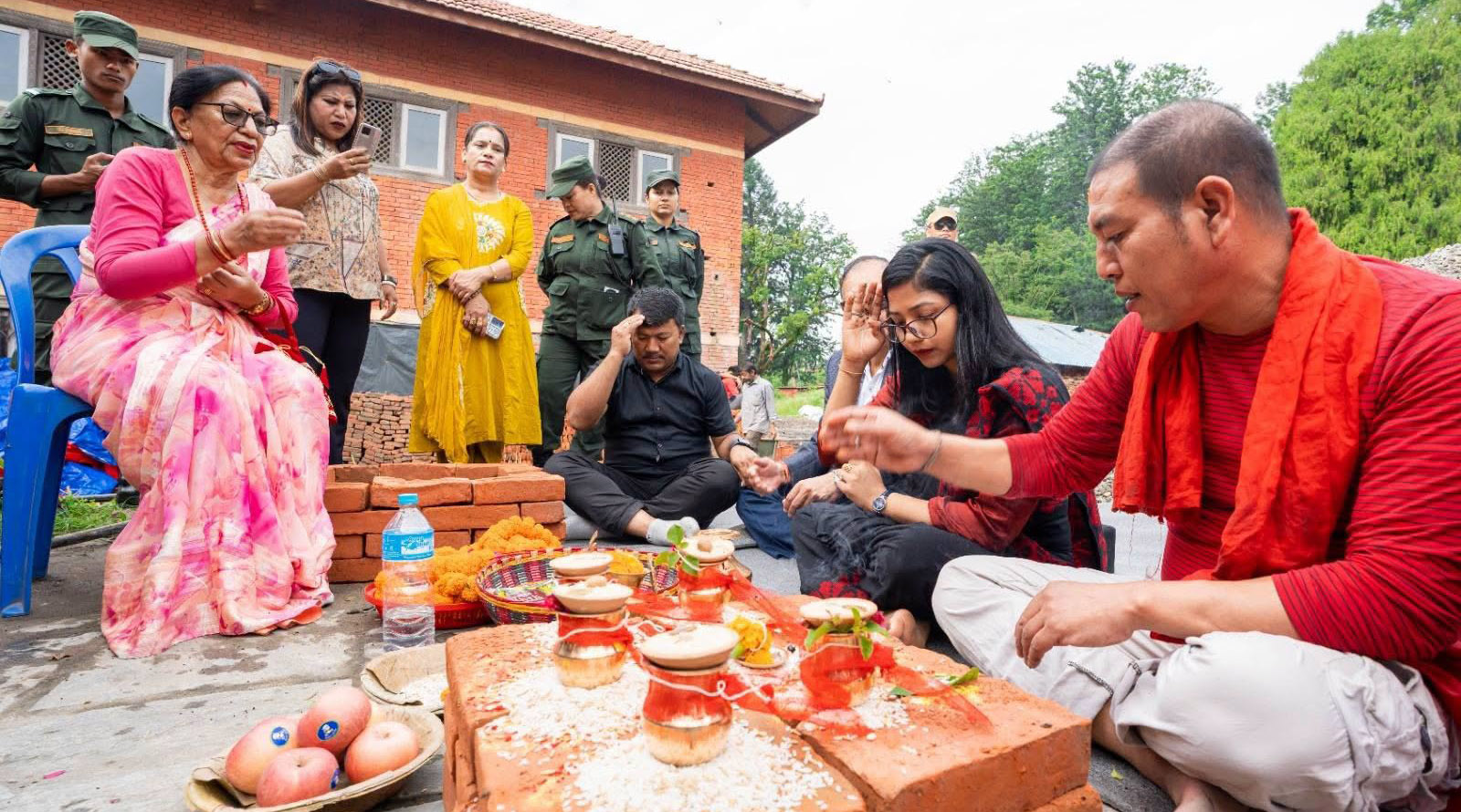 वनकाली धर्मशालाको पुनःनिर्माण सुरु, सुनिता डंगोलले गरिन् शिलान्यास