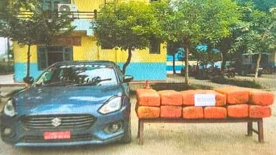 कारबाट १६८ किलो गाँजासहित दुई जना पक्राउ