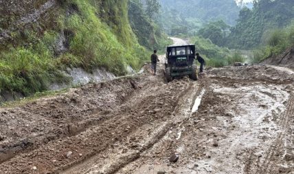 आलेख-बर्खामा हिलो, हिउँदमा धुलोः दमक-चिसोपानी सडक