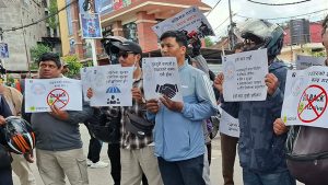 इन्ड्राइभ राइडरहरू आन्दोलितः उचित भाडादर र बीमा सुरक्षाको माग गर्दै कुपण्डोलमा प्रदर्शन