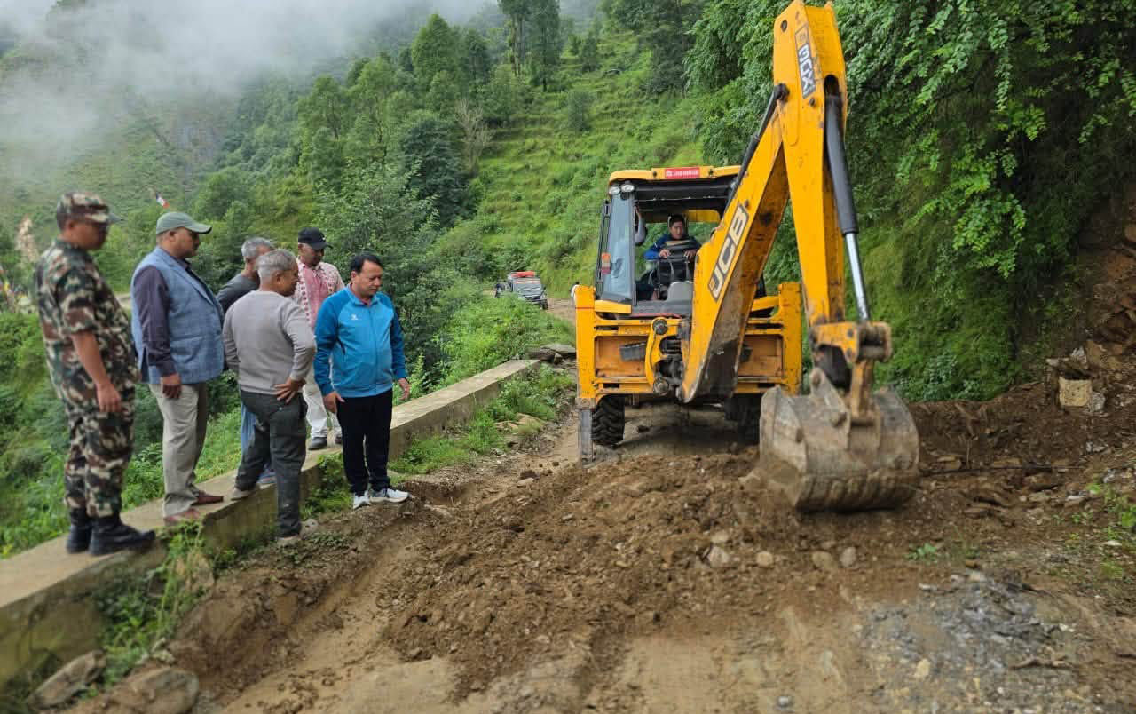 रसुवा जाने वैकल्पिक सडक निर्माण तथा स्तरोन्नतिको कामलाइ तीव्रता