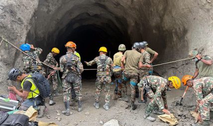 भोटेकोशी बाढी अपडेट : नेपाली सेनाले गर्यो १०९ जनाको हवाई उद्धार भोटेकोशी बाढी अपडेट : नेपाली सेनाले गर्यो १०९ जनाको हवाई उद्धार