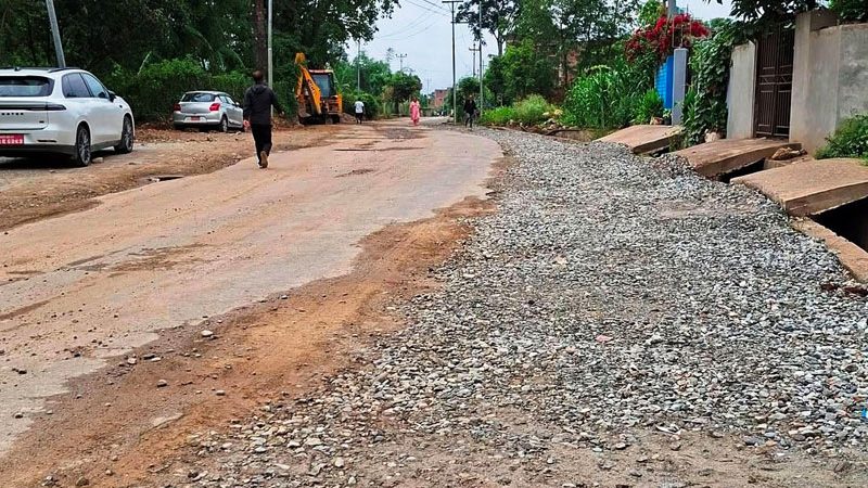 सात महिनामा सक्ने सम्झौता भएको सडक दुई वर्षमा पनि सकिएन