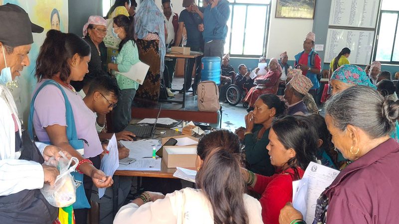 म्याग्दीबाट सेवाग्राही खोज्दै पोखरा झरे जनप्रतिनिधि र कर्मचारी