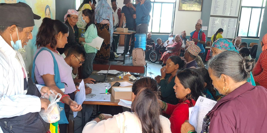 म्याग्दीबाट सेवाग्राही खोज्दै पोखरा झरे जनप्रतिनिधि र कर्मचारी