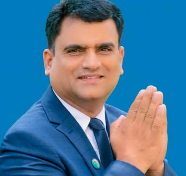 विपद्को अवस्थामा आलोचना होइन, सहयोग र सहकार्य गर्न एनआरएनए प्रवक्ता सोम सापकोटाको आग्रह विपद्को अवस्थामा आलोचना होइन, सहयोग र सहकार्य गर्न एनआरएनए प्रवक्ता सोम सापकोटाको आग्रह