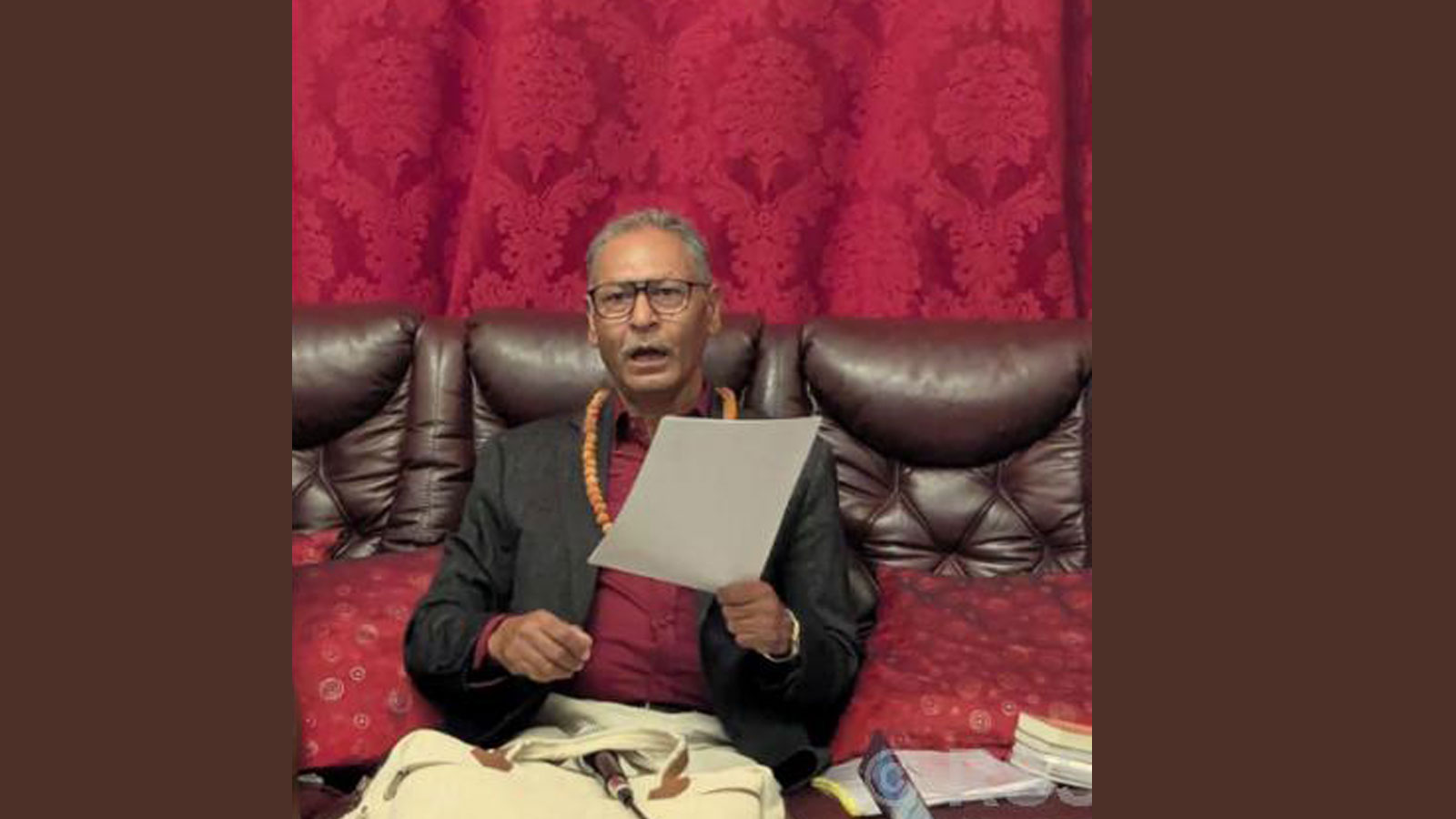पेरिसमा अधिकारीका एकल काव्य साँझ